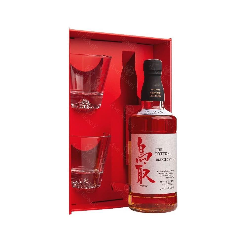 the tottori whisky, blended whisky giapponese, matsui whisky, set regalo whisky, whisky con bicchieri, tottori 700ml, distillato giapponese, monte daisen, whisky pregiato, idea regalo uomo, degustazione whisky, japanese whisky blend, tottori matsui, liquore giapponese, whisky club, set degustazione, regalo per appassionati, spirito del giappone, whisky morbido, premium whisky, tottori gift set, bevande alcoliche giapponesi, whisky e bicchieri, eccellenza nipponica, distillati dal mondo the tottori blended whisky the tottori set con due bicchieri in omaggio matsui whisky da 700 ml. - foto 1
