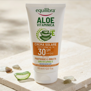 Crema solare protettiva viso e corpo spf 30 con aloe vera e vitamine  150 ml.